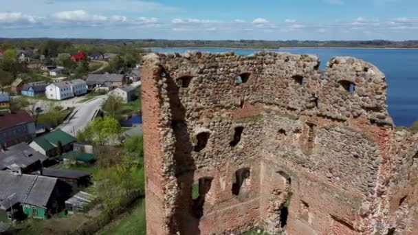 Vista Aérea Las Ruinas Del Castillo Medieval Ludza Una Colina — Vídeo de stock