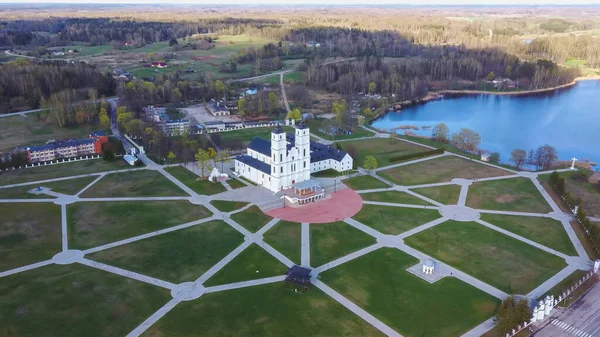 Vista Aérea Majestuosa Catedral Aglona Letonia Basílica Iglesia Blanca Chatólica — Foto de Stock