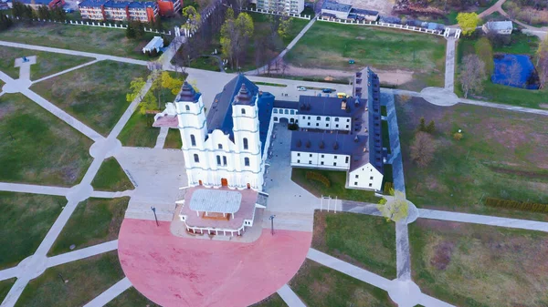Vista Aérea Majestuosa Catedral Aglona Letonia Basílica Iglesia Blanca Chatólica —  Fotos de Stock