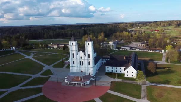 Vue Aérienne Cathédrale Majestueuse Aglona Lettonie Église Chatolique Blanche Basilique — Video