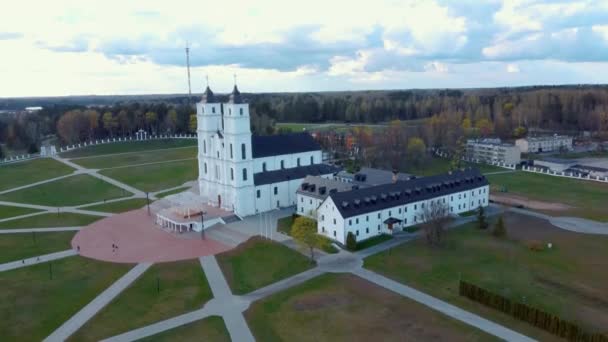 Vue Aérienne Cathédrale Majestueuse Aglona Lettonie Église Chatolique Blanche Basilique — Video