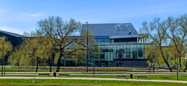 REZEKNE, LATVIA MAYIS 4, 2020: GORS - Rezekne 'deki Latgale Büyükelçiliği. Güneşli Bahar Gününde Bölgesel Müzik, Sanat ve Yaratıcılık Merkezi