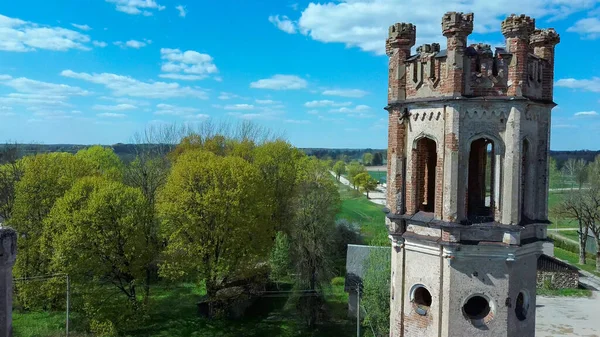 Foto Aérea Del Castillo Odzienas Destruido Letonia Europa Hermoso Springday —  Fotos de Stock