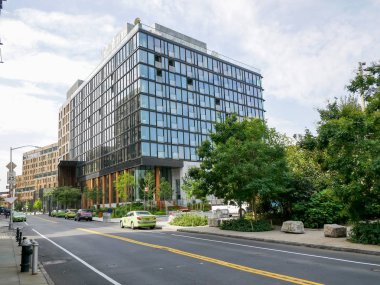 New York - Eylül 2017: Modern binalar üzerinde Furman St