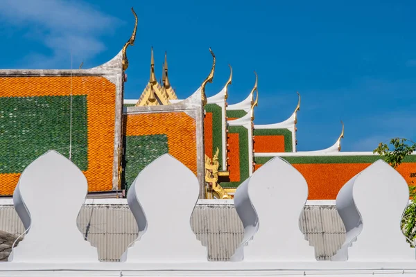 Templo árbol cielo podría oro reluciente fe paz —  Fotos de Stock