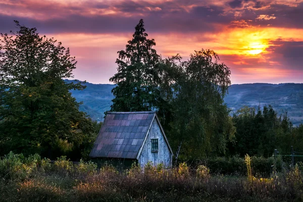 Cottage Hillside al tramonto — Foto Stock