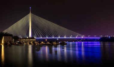 Belgrad, Sırbistan için ada köprü gece