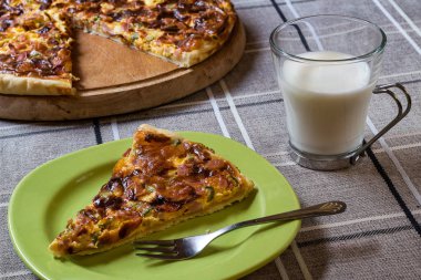 Ev yapımı kiş (tart)