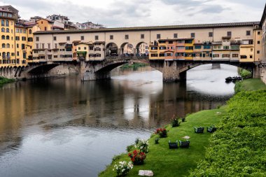 Ponte Vecchio, ünlü eski köprünün Floransa'da Arno Nehri, Floransa, Toskana, İtalya