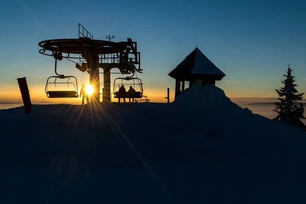 Καρέκλα Ανελκυστήρα Σκι Άνω Άκρο Στο Ηλιοβασίλεμα — Φωτογραφία Αρχείου