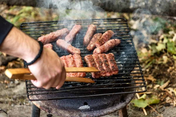 Cuisine Balkanique Cevapi Porc Viande Hachée Grillée Sur Gril Improvisé — Photo