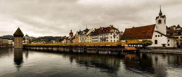 Panoráma Lucerne Történelmi Belvárosában Kilátás Nyílik Híres Kápolna Híd Vierwaldstattersee — Stock Fotó