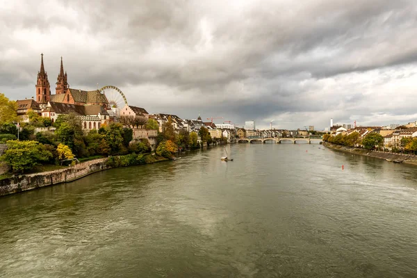 Старе Місто Гросбазеля Собором Баслер Муенстер Річці Рейн Базелі Швейцарія — стокове фото