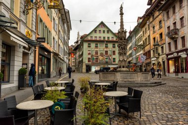Lucerne, İsviçre - 3 Kasım 2019: Tarihsel şehir merkezi Lucerne, İsviçre