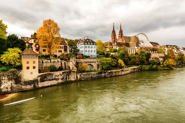 Старий Центр Міста Базель Кафедральним Собором Манстер Річкою Рейн Швейцарії — стокове фото