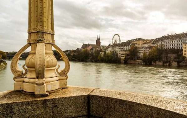 Grossbasel Óváros Basler Muenster Katedrálissal Rajna Folyón Bázelben Egy Esős — Stock Fotó