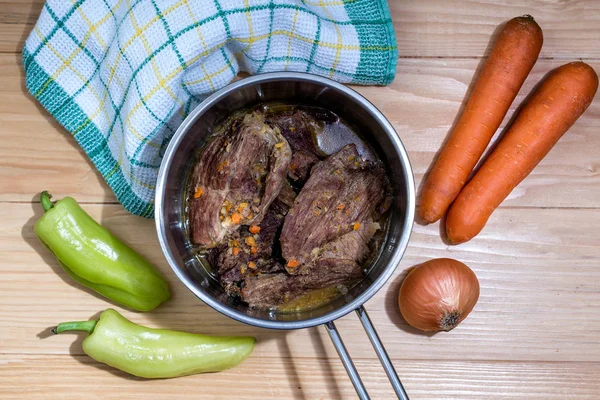 Traditionell Zubereitete Rinderbäckchen Sauce Mit Karotten Und Zwiebeln Die Als — Stockfoto