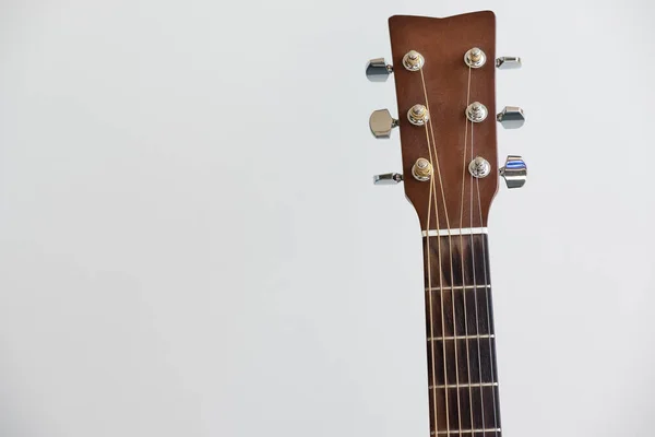 Fretboard Guitarra Close Vista Pescoço Guitarra Cordas Fundo Branco Perspectiva — Fotografia de Stock