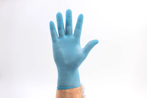 Mão Com Luvas Proteção Látex Azul Médica Fundo Branco Realizada — Fotografia de Stock