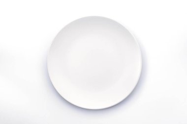 Boş beyaz tabak beyaz arkaplan üst görünümünde izole