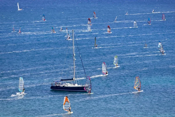 Windsurfing in Vassiliki bay, Lefkada island, Greece — Stock Photo, Image