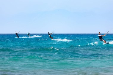 Kitesurfers Lefkada Adası, Yunanistan.