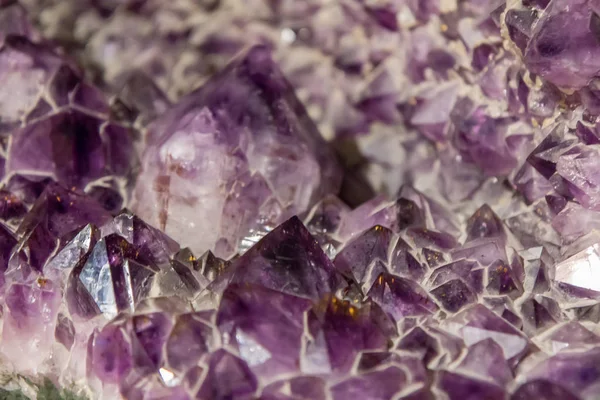 Natürlicher Amethyst-Kristall Hintergrund — Stockfoto