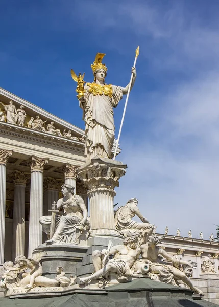 Statue Pallas Athena Avec Casque Doré Près Parlement Vienne Autriche — Photo