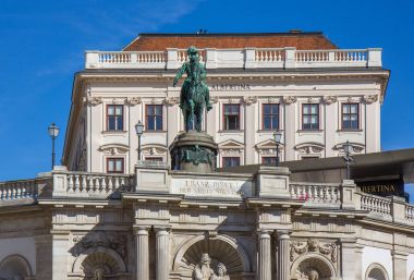 Albertina Müzesi ve heykel Hapsburg İmparator Joseph 2 Viyana, Avusturya.