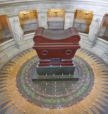 Paris, Fransa'da Les Invalides Napolyon'un mezarı.