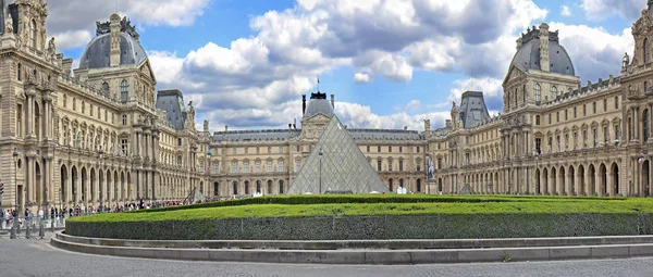 Louvren eller Louvren i Paris, Frankrike. — Stockfoto