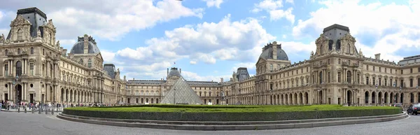 Louvren eller Louvren i Paris, Frankrike. — Stockfoto