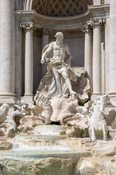Detalle de la fuente de Trevi en Roma, Italia — Foto de Stock