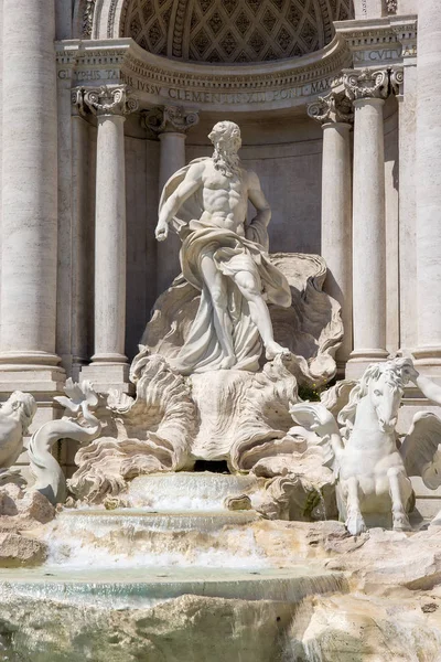 Detalhe da fonte de Trevi em Roma, Itália — Fotografia de Stock