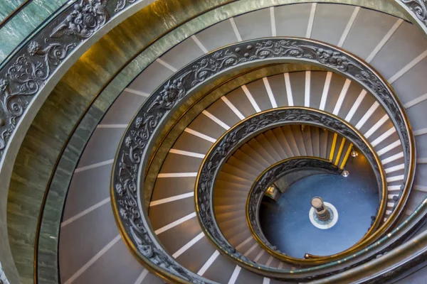 Scala a chiocciola dei Musei Vaticani, Città del Vaticano, Roma, Italia . — Foto Stock