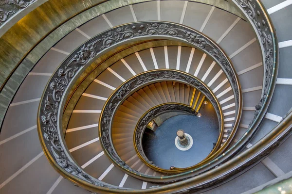 Spiral stairs of the Vatican Museums, Vatican City, Rome, Italy. — Stock Photo, Image