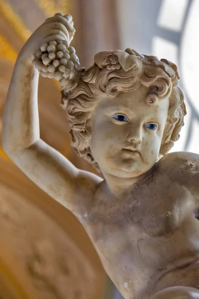 Detalhe Estátua Com Criança Com Olhos Pintados Forma Original Vaticano — Fotografia de Stock