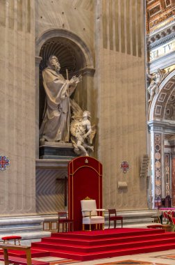 Tahta Bazilikası St Peter, Vatikan Şehri içinde