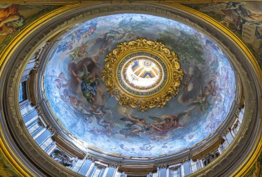 Vatikan, San Pietro Bazilikası kubbede