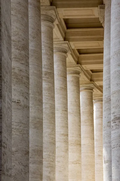 Piazza San Pietro (St. Peter's Meydanı) Vatikan colonnades 