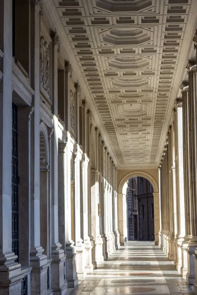 Passage Des Colonnes Romaines — Photo