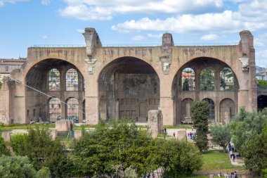 Roma, İtalya 'daki Roma Forumunun yıkıntılarının manzarası