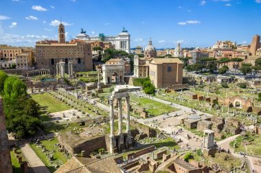 Roma, İtalya 'daki Roma Forumunun yıkıntılarının manzarası