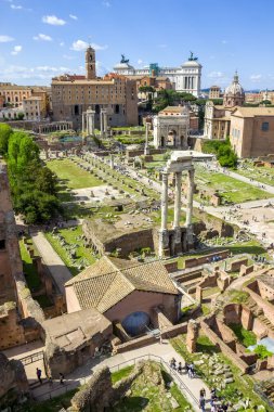 Roma, İtalya 'daki Roma Forumunun yıkıntılarının manzarası