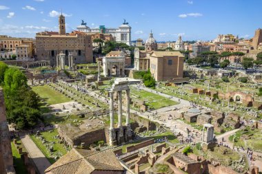 Roma, İtalya 'daki Roma Forumunun yıkıntılarının manzarası