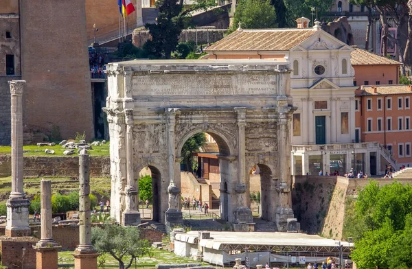 Арка Септимия Севера на Римском форуме, Рим, Италия — стоковое фото