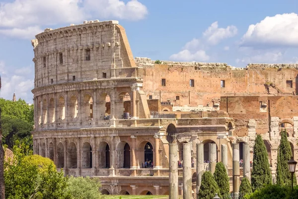 Амфитеатр римского Колизея в Риме, Италия — стоковое фото