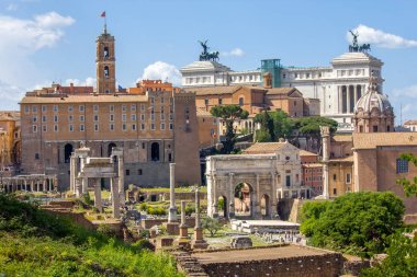 Roma, İtalya 'daki Roma Forumunun yıkıntılarının manzarası