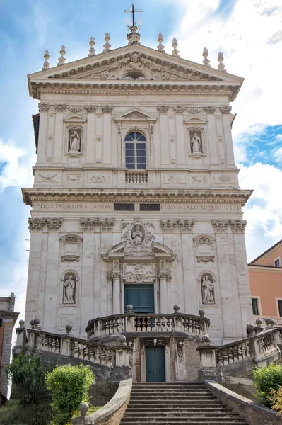 Großes haus in rom, italien — Stockfoto