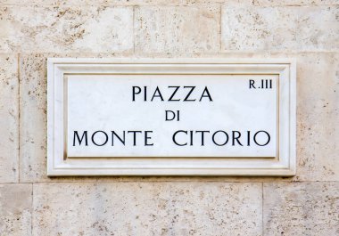 Sokak tabelası Piazza di Monte Citorio Roma, İtalya